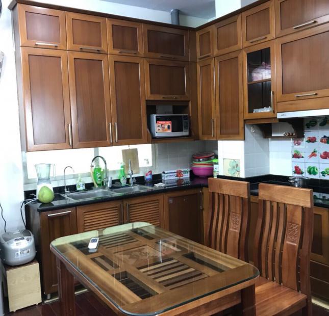 Gia đình có  căn hộ 110m2, 2 phòng ngủ full giá 14tr tại chung cư Vườn Xuân- 71 Nguyễn Chí Thanh.