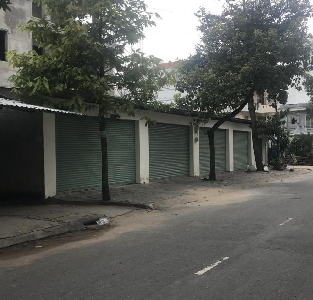Bán nhà cấp 4 mặt tiền đường Nguyễn Bình , ngay trung tâm ,dt chiều ngang trên 20m ,thích hợp kinh doanh