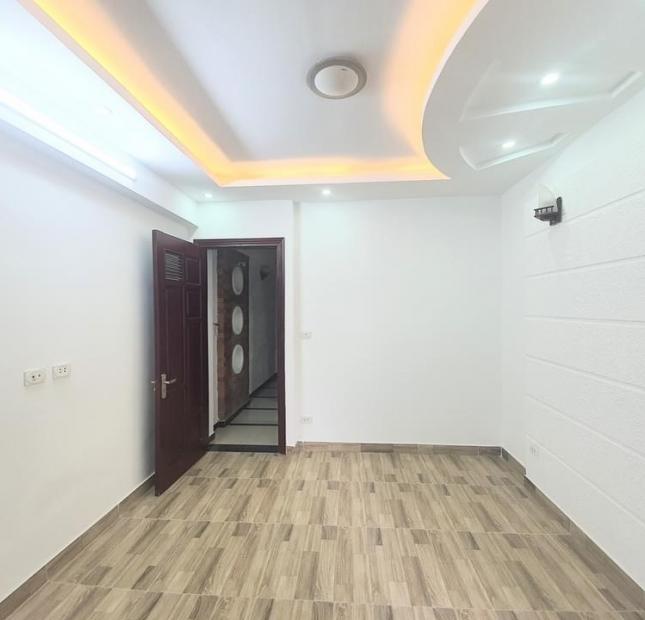 Nhà Hai Bà Trưng 37m2x5 tầng, nhà mới ở luôn. Lh 0376812345