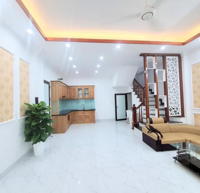 Cần bán gấp nhà Minh Khai, lô góc, ô tô đỗ cửa, kinh doanh. 37m x 5T 4.05 tỷ