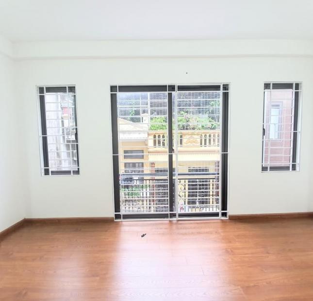 Cần bán gấp nhà Minh Khai, lô góc, ô tô đỗ cửa, kinh doanh. 37m x 5T 4.05 tỷ