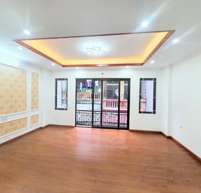 Cần bán gấp nhà Minh Khai, lô góc, ô tô đỗ cửa, kinh doanh. 37m x 5T 4.05 tỷ