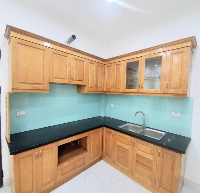 Cần bán gấp nhà Minh Khai, lô góc, ô tô đỗ cửa, kinh doanh. 37m x 5T 4.05 tỷ
