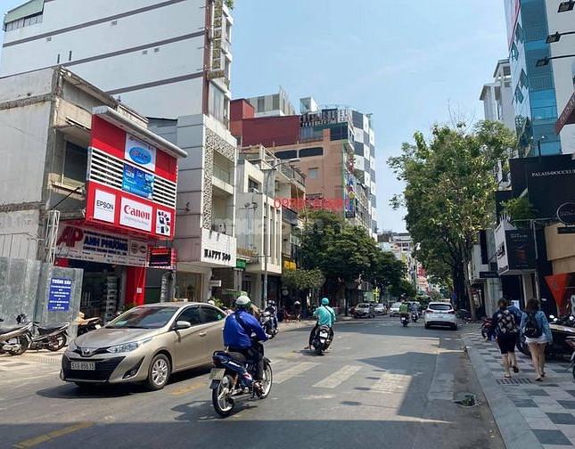 Cho thuê nhà giá rẻ vị trí đẹp đường Nguyễn Trãi, Quận 1. LH : 0902650739 (24/24)