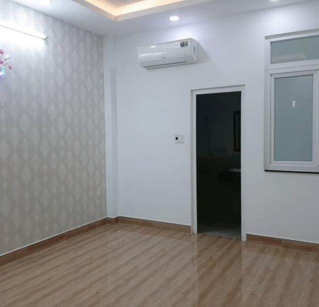 Nhà mới ở ngay 4 tầng  DT 39m2 giá 3 tỷ 8 Lạc Long Quân Tân Bình.