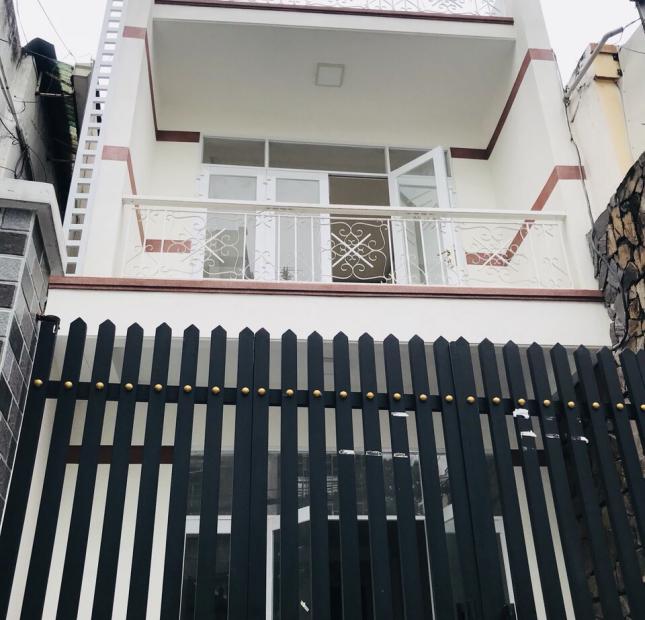 Định cư đi Nhật nên bán gấp nhà hẻm đường Nguyễn Trãi Q. 5 DT 5 x13m 2 lầu