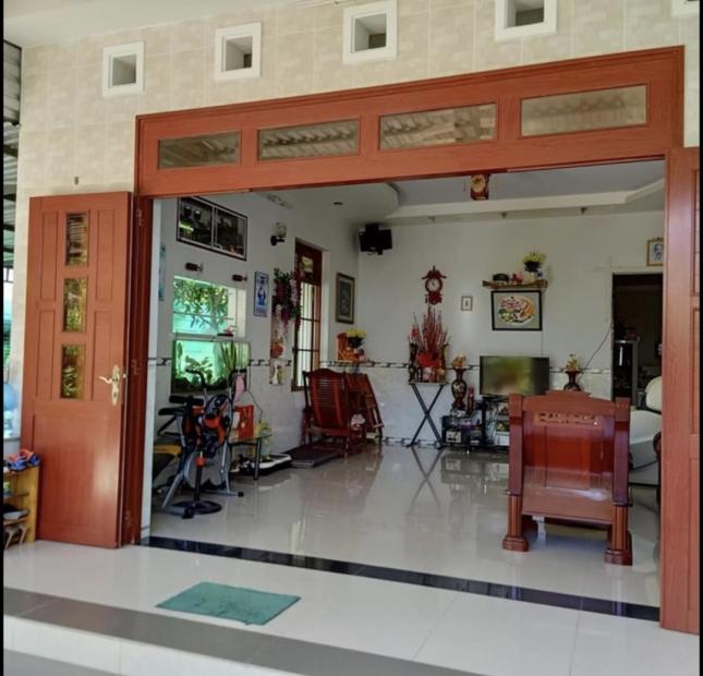 Chính chủ cần bán nhà cấp 4 giá rẻ còn mới đẹp Đường Trần Quang Diệu, Phan Thiết, tặng nội thất cho người có thiện chí mua.