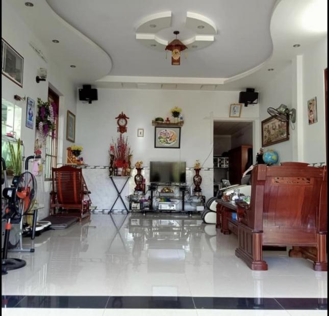 Chính chủ cần bán nhà cấp 4 giá rẻ còn mới đẹp Đường Trần Quang Diệu, Phan Thiết, tặng nội thất cho người có thiện chí mua.