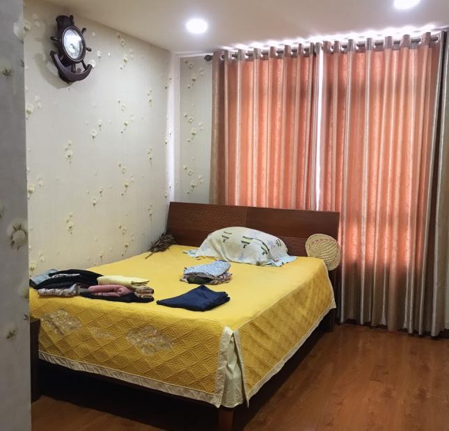 Cần bán gấp căn hộ Giai Việt đường Tạ Quang Bửu Q8 , Dt 150m2,3 phòng ngủ, nhà rộng thoáng mát