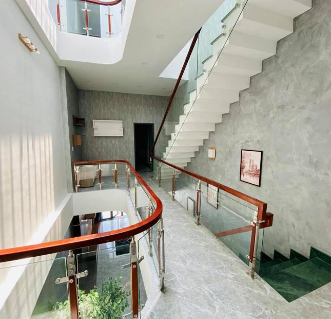 Bán nhà Nguyễn Khoái, mới,oto,170m2,5,3 tỷ, Lh: 0868181683