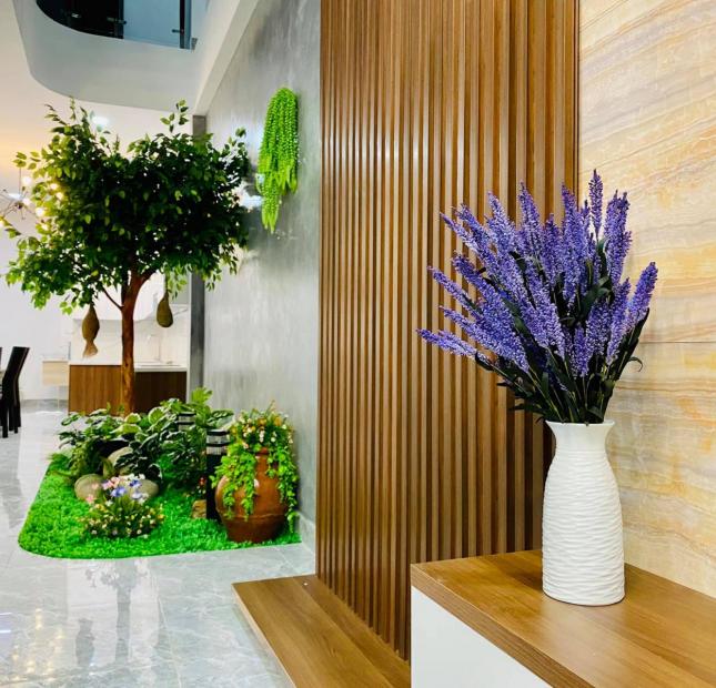 Nhà đẹp 6 tầng ở ngay Đầm Trấu, oto, kinh doanh, 43m2,Lh:0868181683