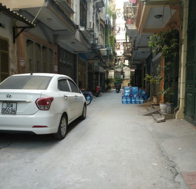Cho thuê nhà số 18 ngõ 99 Nguyễn Chí Thanh khu phân lô ô tô tránh, ngõ 8m: 200m2, 4 Tầng, 13tr (MTG)