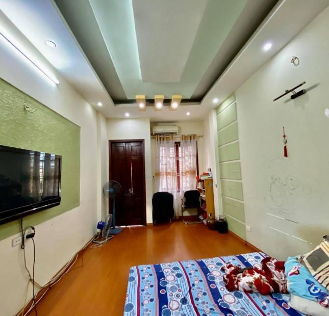 Phố Minh Khai 28m2 nhà 5 tầng còn rất mới giá 5.5 Tỷ