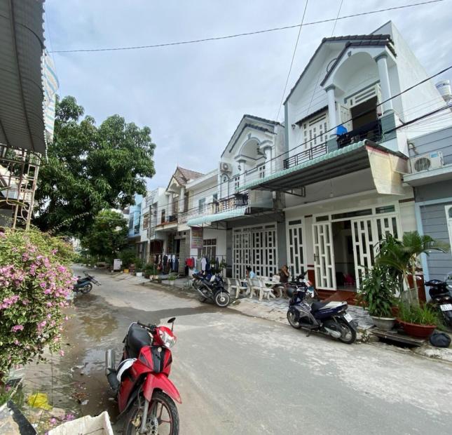 Bán nhà lầu mặt tiền đường Phan Huy Chú , sổ hồng , dọn vào ở ngay