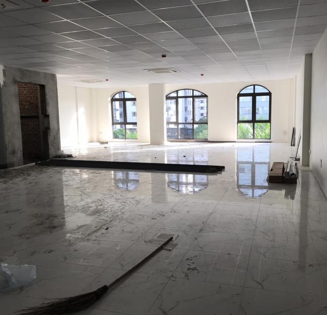 Cho thuê mặt sàn văn phòng Duy Tân, diện tích từ 100m2 – 150m giá 11$