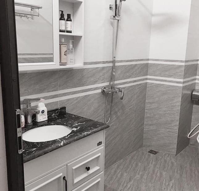 BÁN NHÀ RIÊNG ĐƯỜNG NGUYỄN HOÀNG TÔN - Q TÂY HỒ 40M 5 TẦNG GIÁ 5.5 TỶ