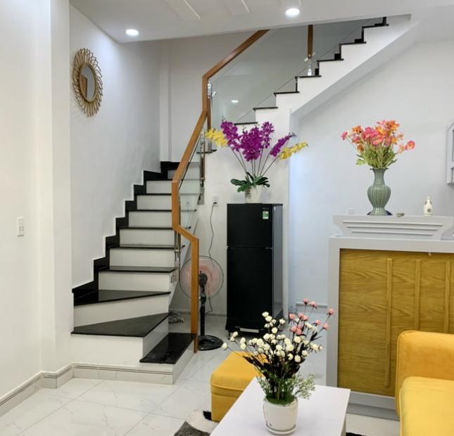 Bán nhà 2 lầu hẻm 77 đường Chuyên Dùng 9 Quận 7.