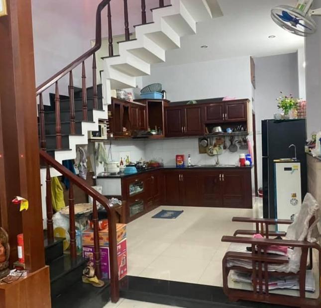 Nhà Quận 1 Trần Hưng Đạo 55m2 giá 8 tỷ 2 hẻm 4m, sát mặt tiền: Ở hoặc làm văn phòng