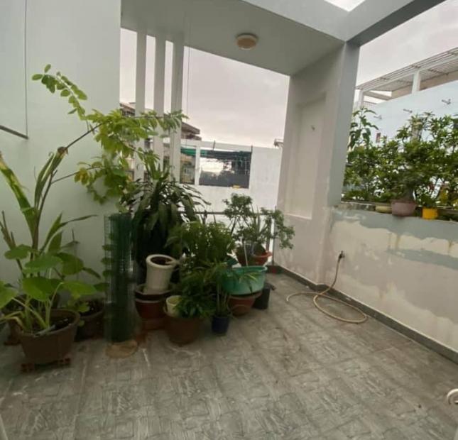 Nhà Quận 1 Trần Hưng Đạo 55m2 giá 8 tỷ 2 hẻm 4m, sát mặt tiền: Ở hoặc làm văn phòng