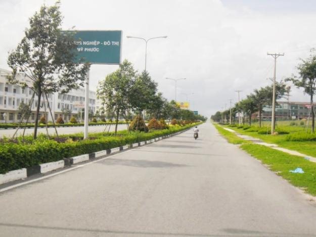 Cần tiền gấp bán đất mặt tiền chợ 300m2(10x30m) + 30 phòng trọ giá chỉ 900tr