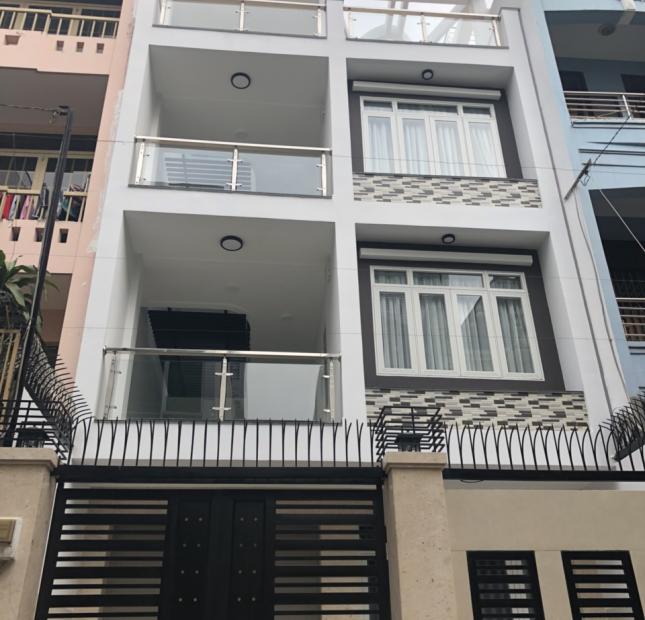 Bán nhà mặt tiền đường Nguyễn văn Cừ, Q1, DT 5x12m, giá chỉ 20.3 tỷ, căn nhà rẻ nhất con đường này