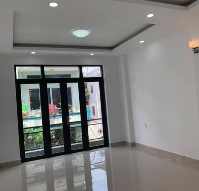 Bán nhà quận Bình Thạnh, 4 tầng, 5 nhà vệ sinh, hẻm ô tô, 45m2 chỉ 5 tỷ 7