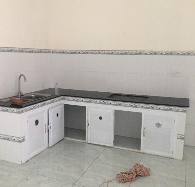 Chính chủ cần bán nhanh lô đất 200m2 và căn nhà c4 mới xây đường thông dài cách chợ 200m