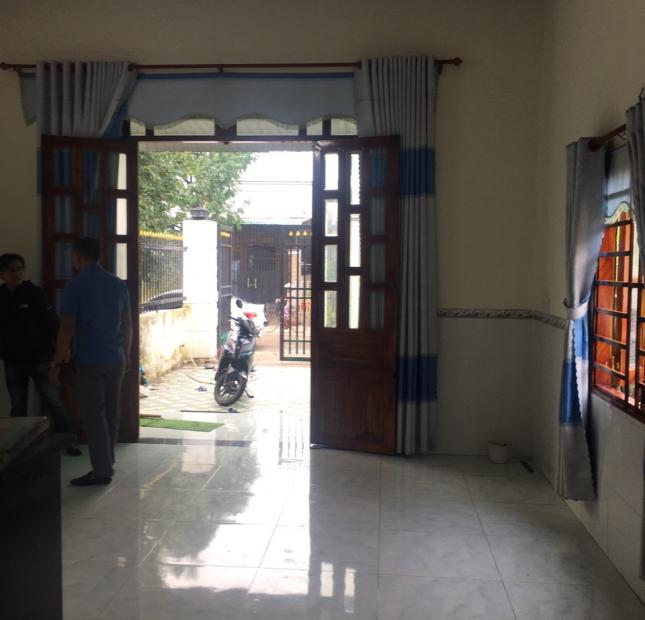 Chính chủ cần bán nhanh lô đất 200m2 và căn nhà c4 mới xây đường thông dài cách chợ 200m