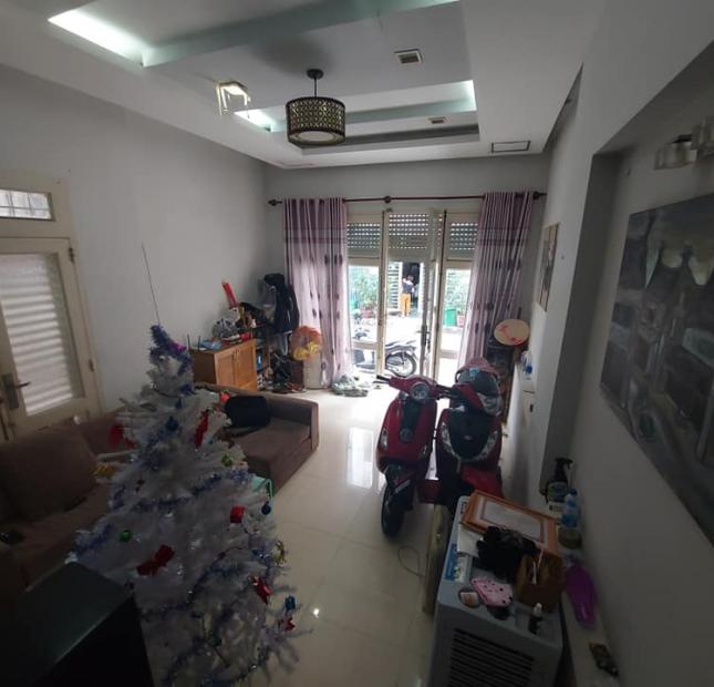 Nhà lô góc Mai Lão Bạng P13 Tân Bình, 47m2, ngang 4.2m, 3 tầng, HXT, không lg, giá 7.5 tỷ