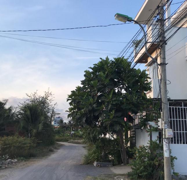 Bán đất mặt tiền Lư Giang, xã Phước Đồng, NhaTrang. Diện tích 200 m2. Giá bán 15 Triêu/m2
