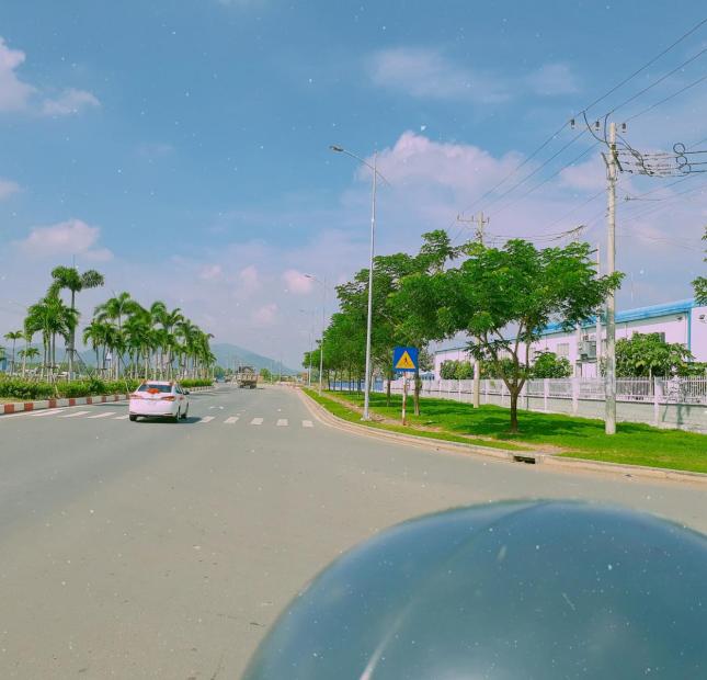 Cuối năm sang gấp 2 lô cực đẹp ngay trung tâm thị xã Phú Mỹ , đường dân sinh 20m