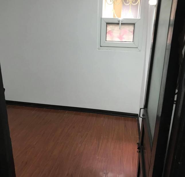 Nhà nhỏ ngõ lệnh Cư Đống Đa 24m2 chỉ 2.4 tỷ 