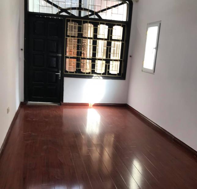 Nhà nhỏ ngõ lệnh Cư Đống Đa 24m2 chỉ 2.4 tỷ 