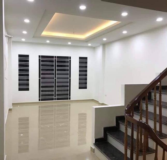 BÁN NHÀ  PHỐ NGUYỄN SƠN, LONG BIÊN 5T, 45m2, 4.5 tỷ 