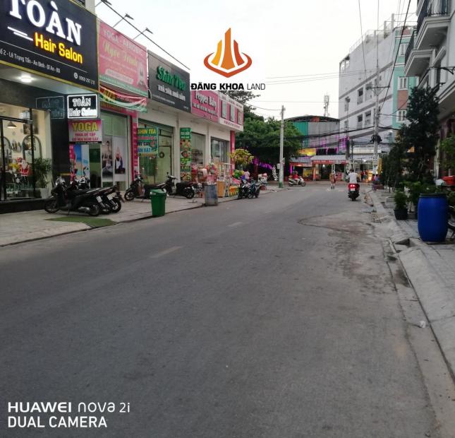 Kẹt tiền bán gấp nhà 3 lầu chợ Việt Lập, cách MT Lê Trọng Tấn 50m, KD buôn bán sầm uất