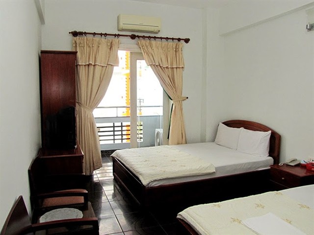 Cho thuê khách sạn 4 tầng mặt tiền Phan Huy Chú hướng Đông Nam.