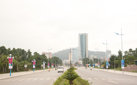 Đất Hùng Thắng, sát Lotte Mart, gần SunWorld, hướng Nam, rẻ