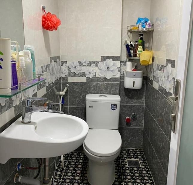 Định cư Bán Nhà Điện Biên Phủ, Quận 10, 3 Tầng, 2 Phòng Ngủ, Phù hợp NVVPi, giá 2 tỷ 8