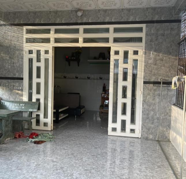 Chính chủ chuyển cư nên cần bán nhanh căn nhà c4 như hình và lô đất, gần đô thị, trg học