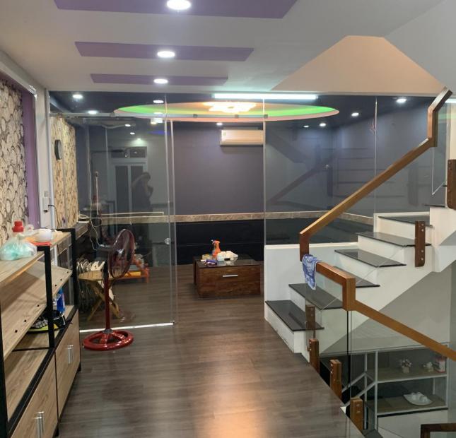 Cho thuê nhà 1 trệt 2 lầu ngay Ngã Tư Giếng Nước giá 9tr/tháng, nội thất đầy đủ