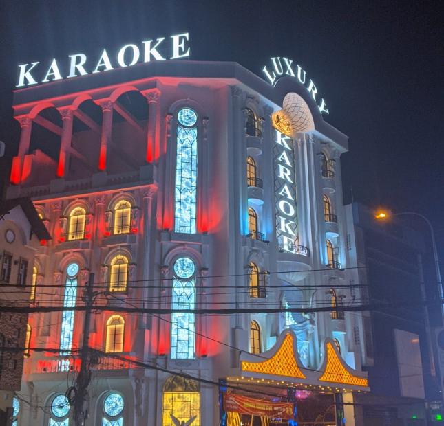 Bán tòa nhà karaoke 2MT đường Út Tịch - Hoàng Việt Q. Tân Bình. DT: 23m x17m hầm 7 lầu