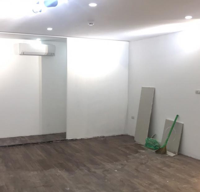 Cho thuê sàn văn phòng hoàn thiện 40m2 giá 13tr tại mặt phố số 12 Trương Hán Siêu, HN