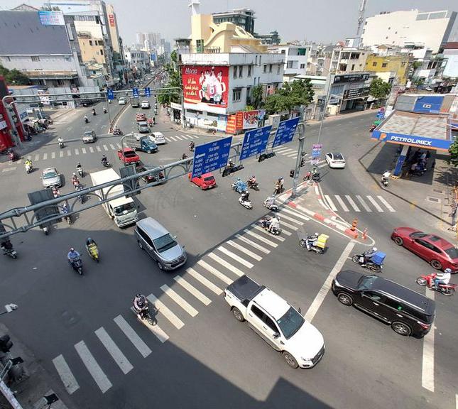Nhà ngã tư Quận Phú Nhuận,sát mặt tiền,đầu tư KD,ngang 7m chỉ 5 tỷ 1
