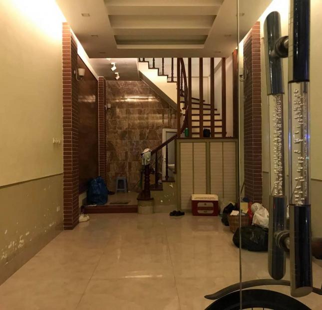 Bán nhà ngõ 565 Nguyễn Trãi, ngõ to, nhà đẹp, thuộc khu dân trí cao