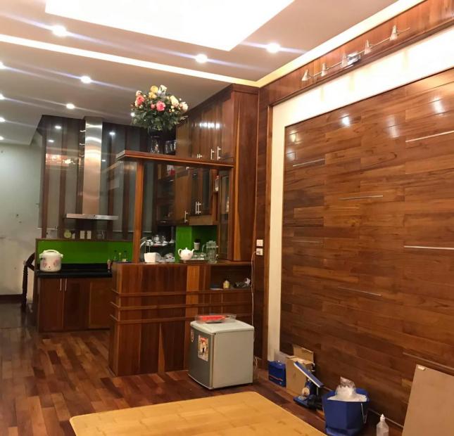 Bán nhà ngõ 565 Nguyễn Trãi, ngõ to, nhà đẹp, thuộc khu dân trí cao