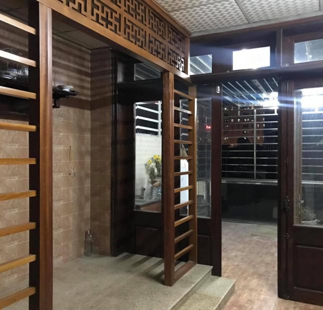 Bán nhà ngõ 565 Nguyễn Trãi, ngõ to, nhà đẹp, thuộc khu dân trí cao