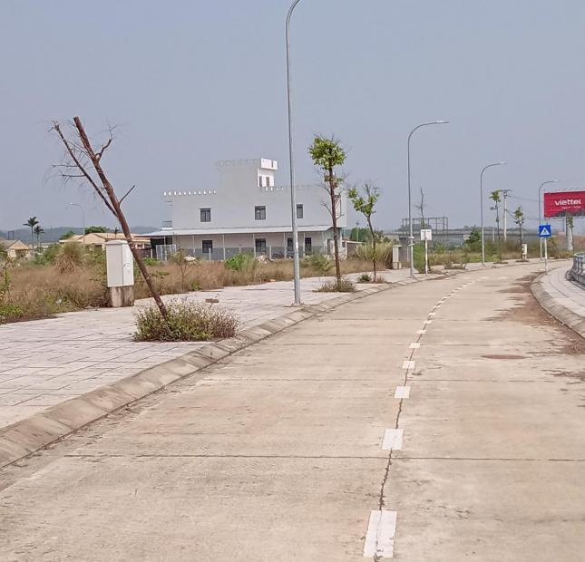 Gấp! Bán đất xã Bình Nguyên Bình Sơn Quảng Ngãi mặt tiền Quốc lộ 1A 10.5X20m 