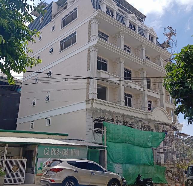 Cần bán căn khách sạn 2 mặt tiền 40 phòng nằm ở đường Yersin, phường 10, Đà Lạt