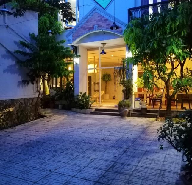 Bán Biệt Thự Đường Phan Đăng Lưu Quận Phú Nhuận,CN:301m2.Giá 43 Tỷ