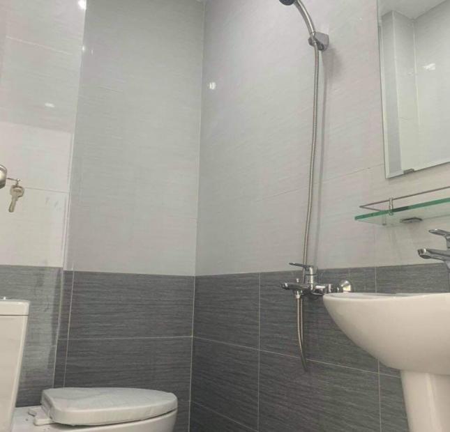 Nhà mặt tiền , 41m2 , 4 lầu , Phú Nhuận , giá  10.9 tỷ .          